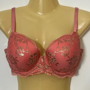Victoria’s Secret Bra 32DDD
gently used